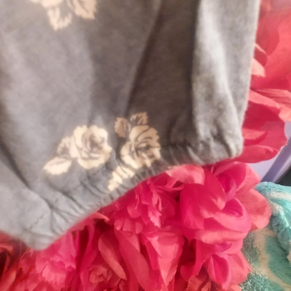 Children's Place Girls Grey Dress with Pink Rosebuds Size 10/12
